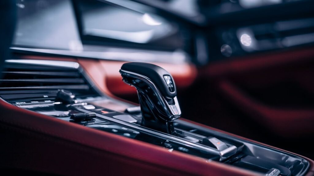 Levier de boîte automatique dans une voiture